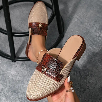 Mules plates élégantes à boucle métallique