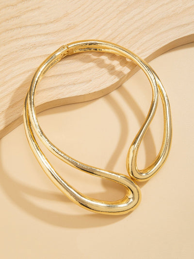 Collier ras du cou géométrique creux exagéré