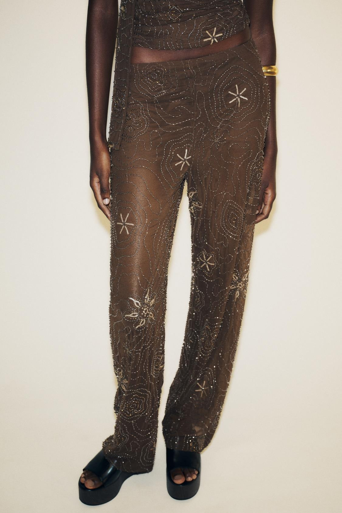 Ensemble orné de perles et sequins