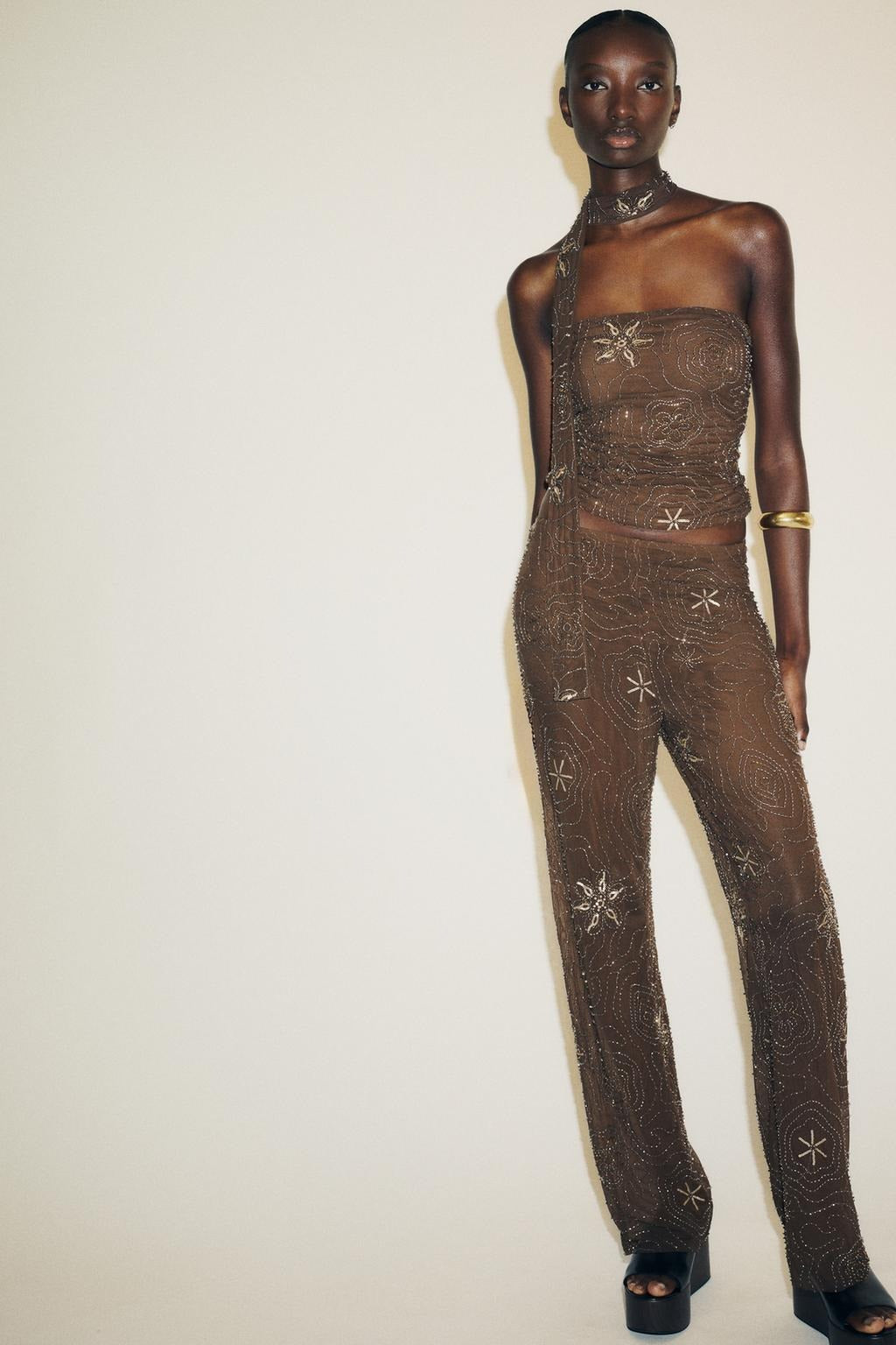Ensemble orné de perles et sequins