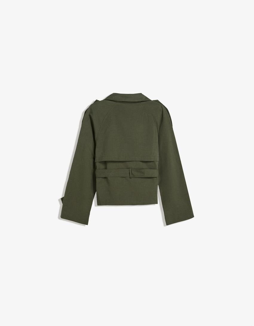 Trench-coat court