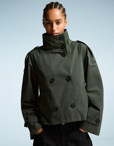 Trench-coat court