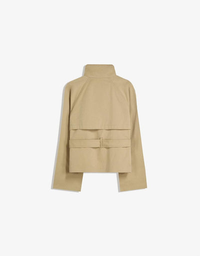 Trench-coat court