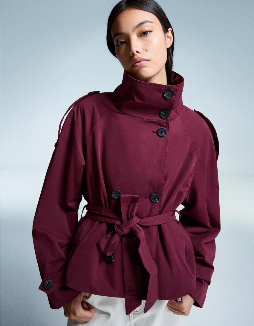 Trench-coat court