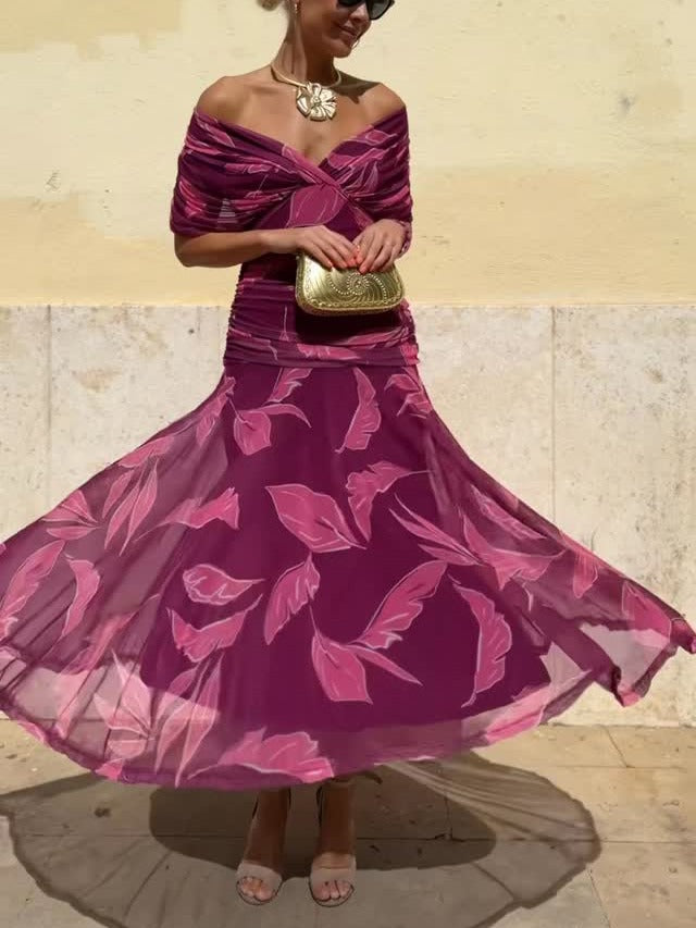 Robe élégante à épaules dénudées et imprimé feuilles froncées