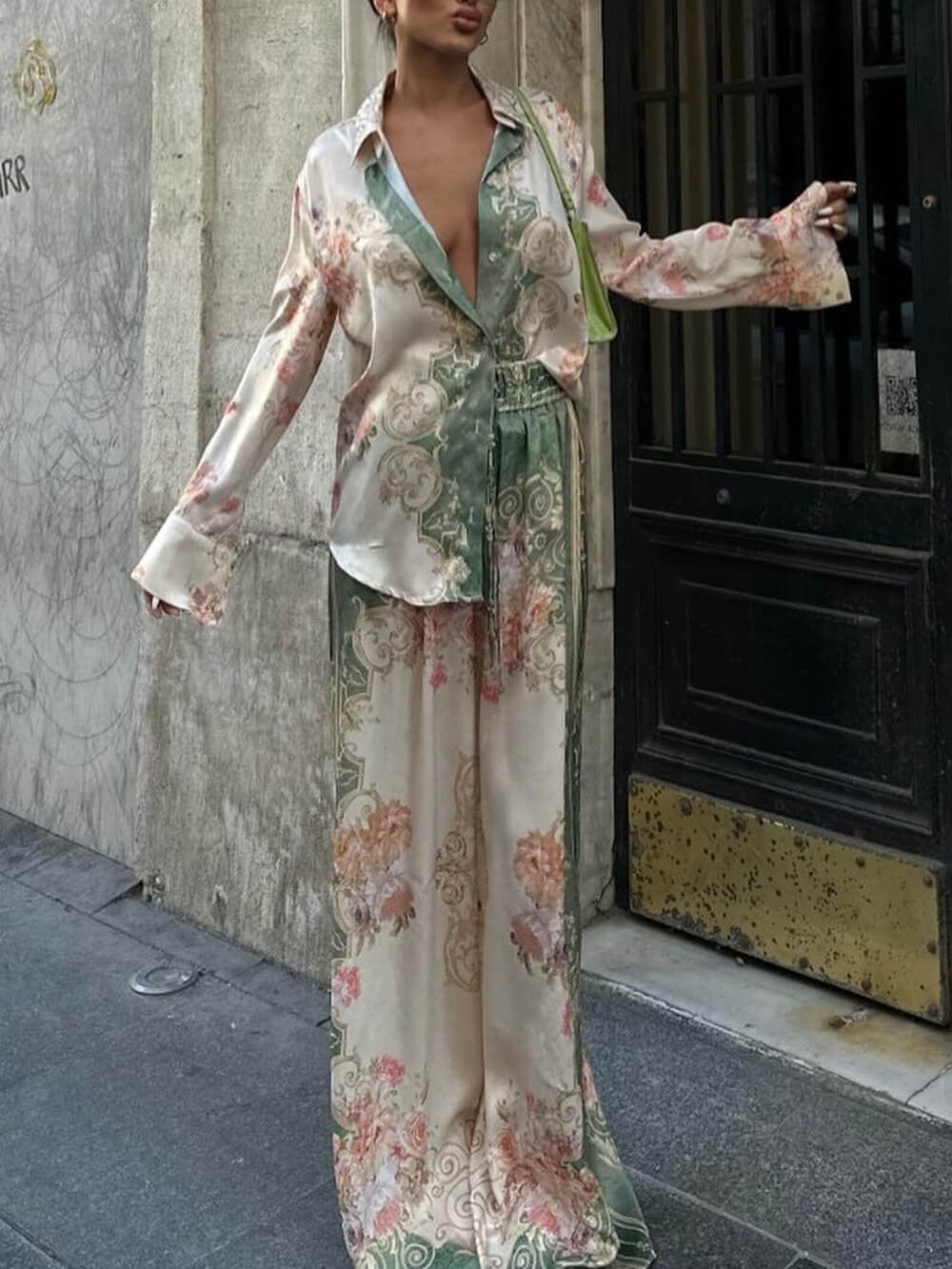Ensemble ample en satin imprimé unique d'Antibes