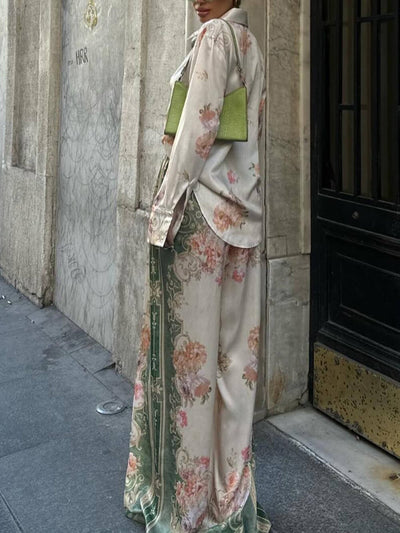 Ensemble ample en satin imprimé unique d'Antibes