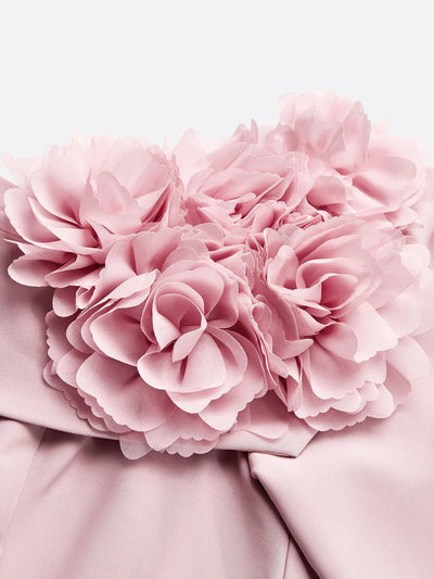 Combinaison urbaine à épaules dénudées et motif floral 3D