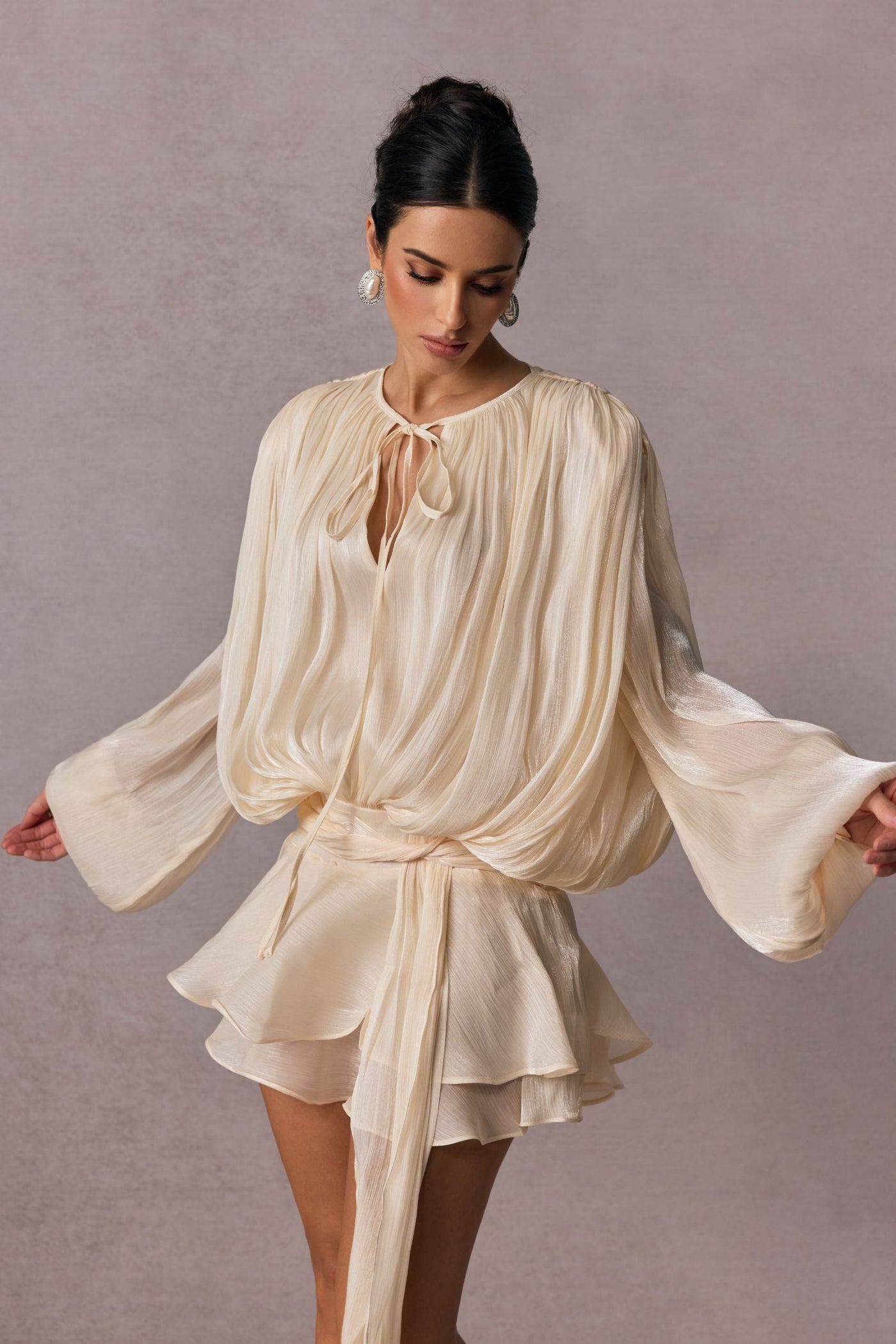 Mini-robe plissée à ourlet volanté Beryl