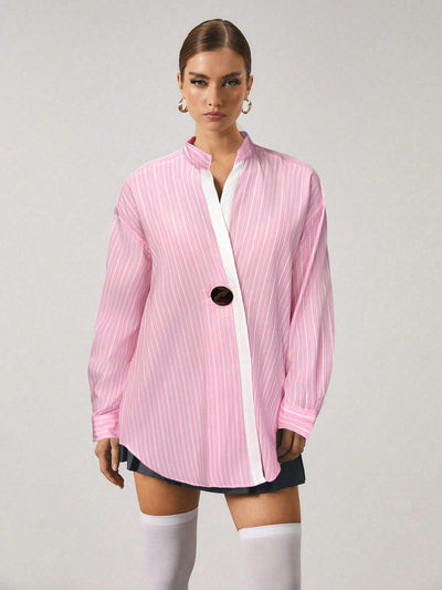 Chemise longue à rayures avec fermeture en métal