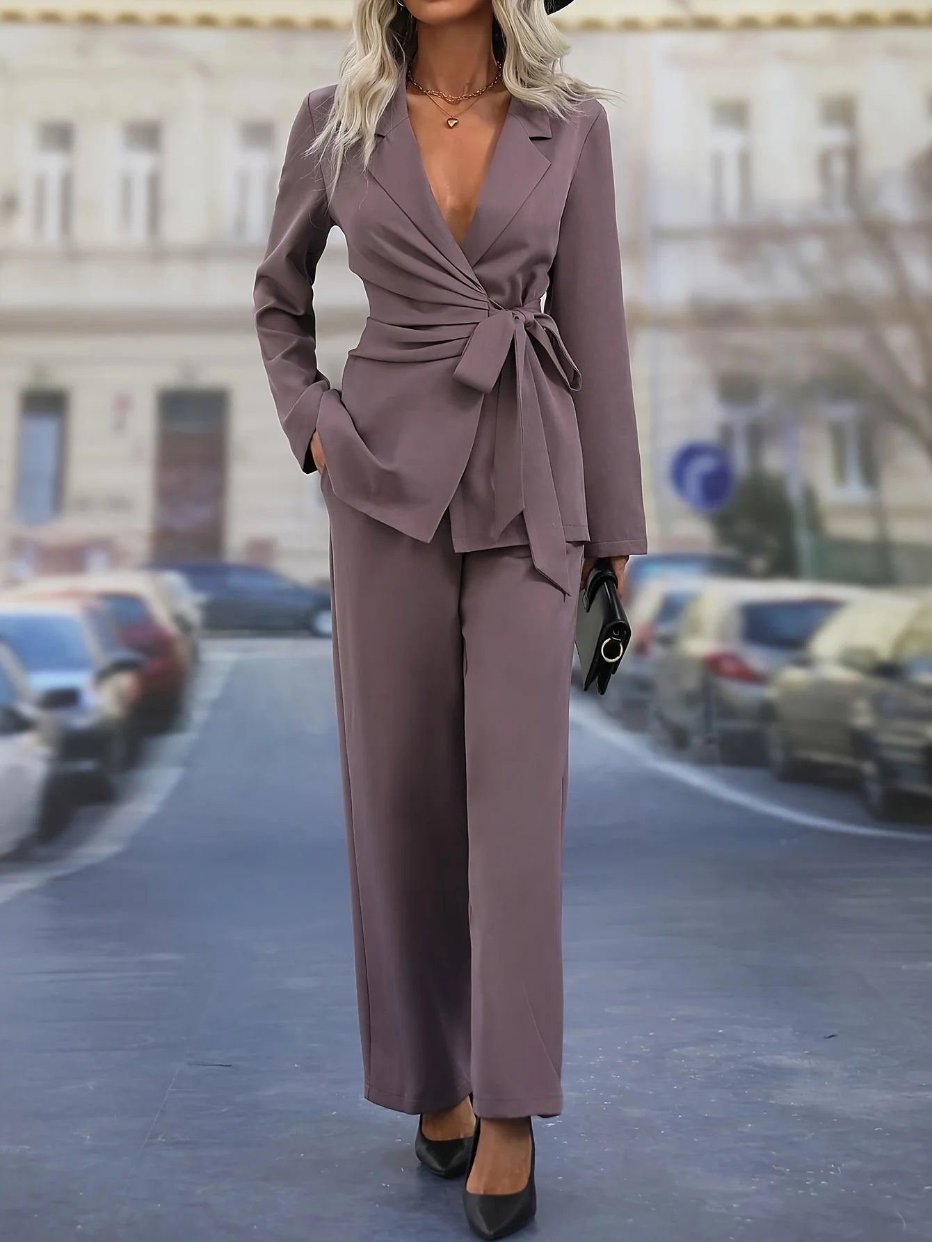 Ensemble femme blazer pantalon – Coupe ajustée – Taille nouée – Tissu respirant