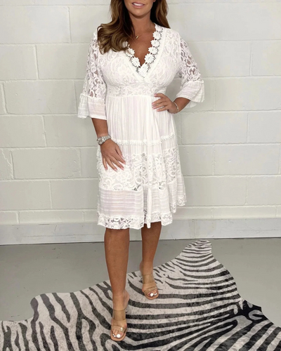 BERINDA – Robe en Dentelle Brodée