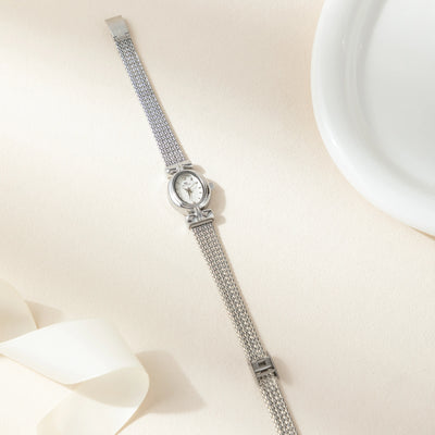 Mira™ | Montre Ovale Élégante