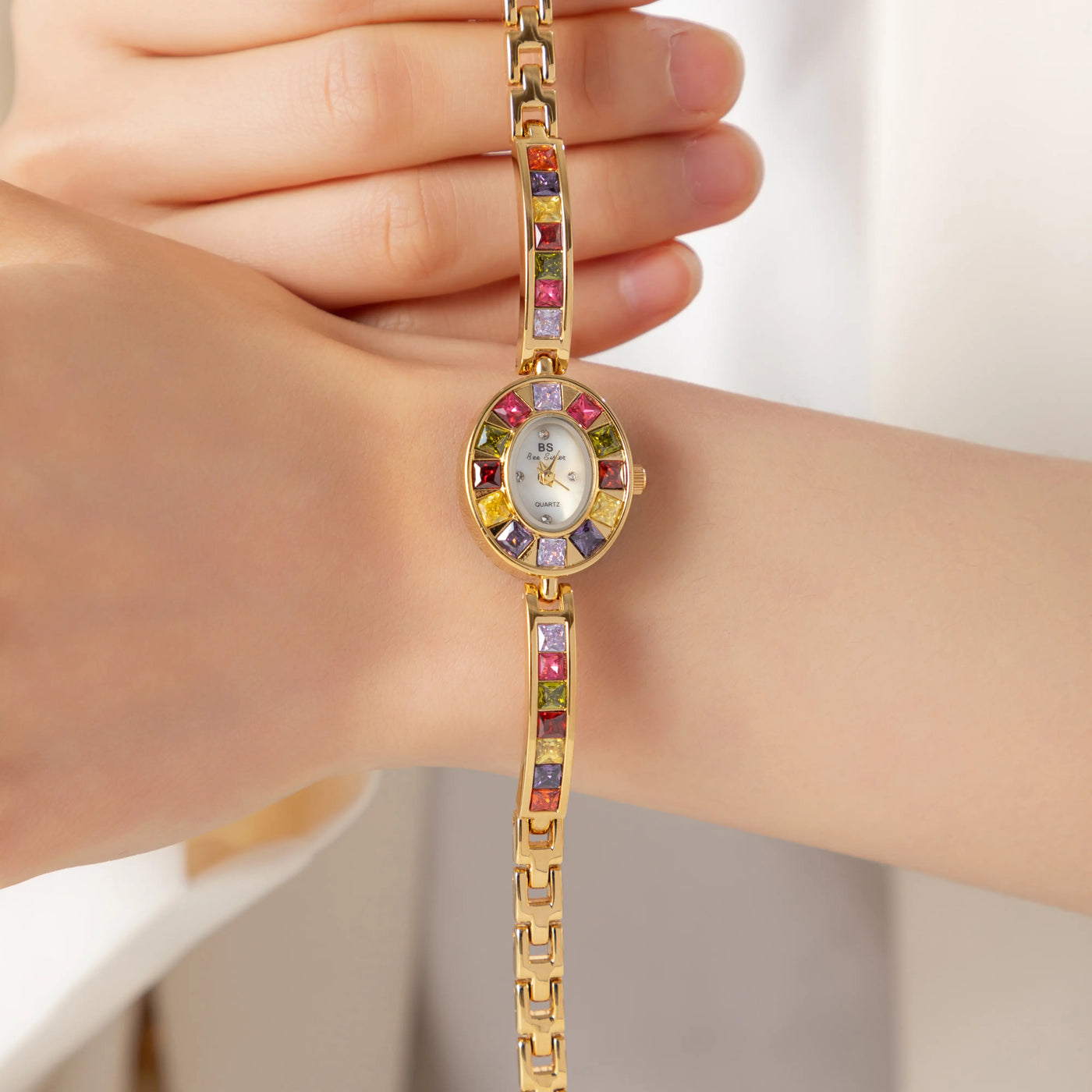 Kira™ | Montre Élégante avec Détails Colorés