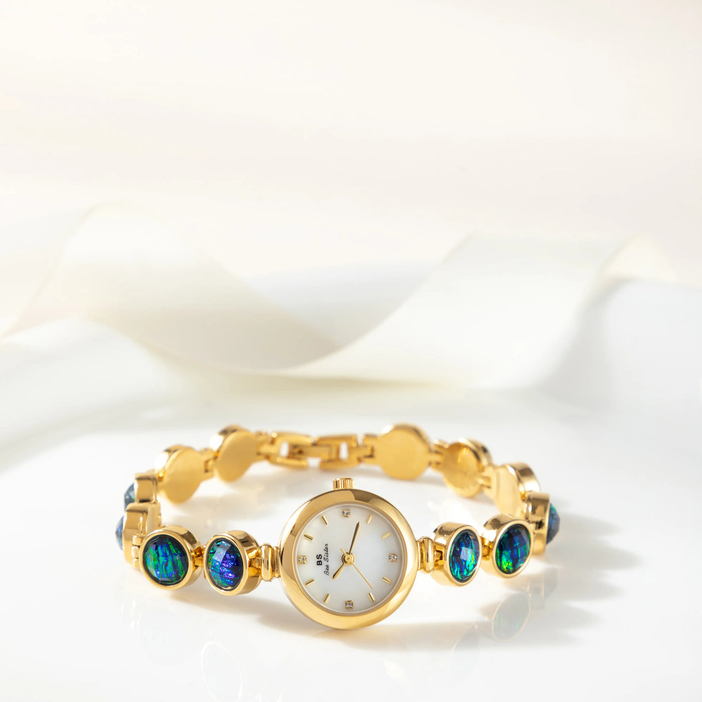 Nyra™ | Montre Bohème Élégante avec Perles Dorées