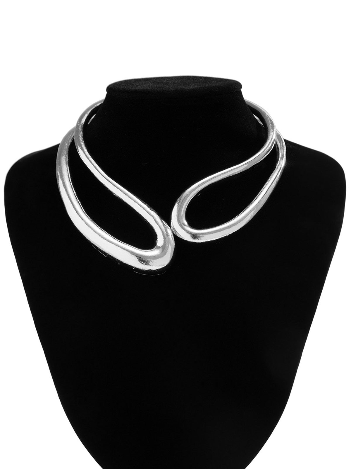 Collier ras du cou géométrique creux exagéré