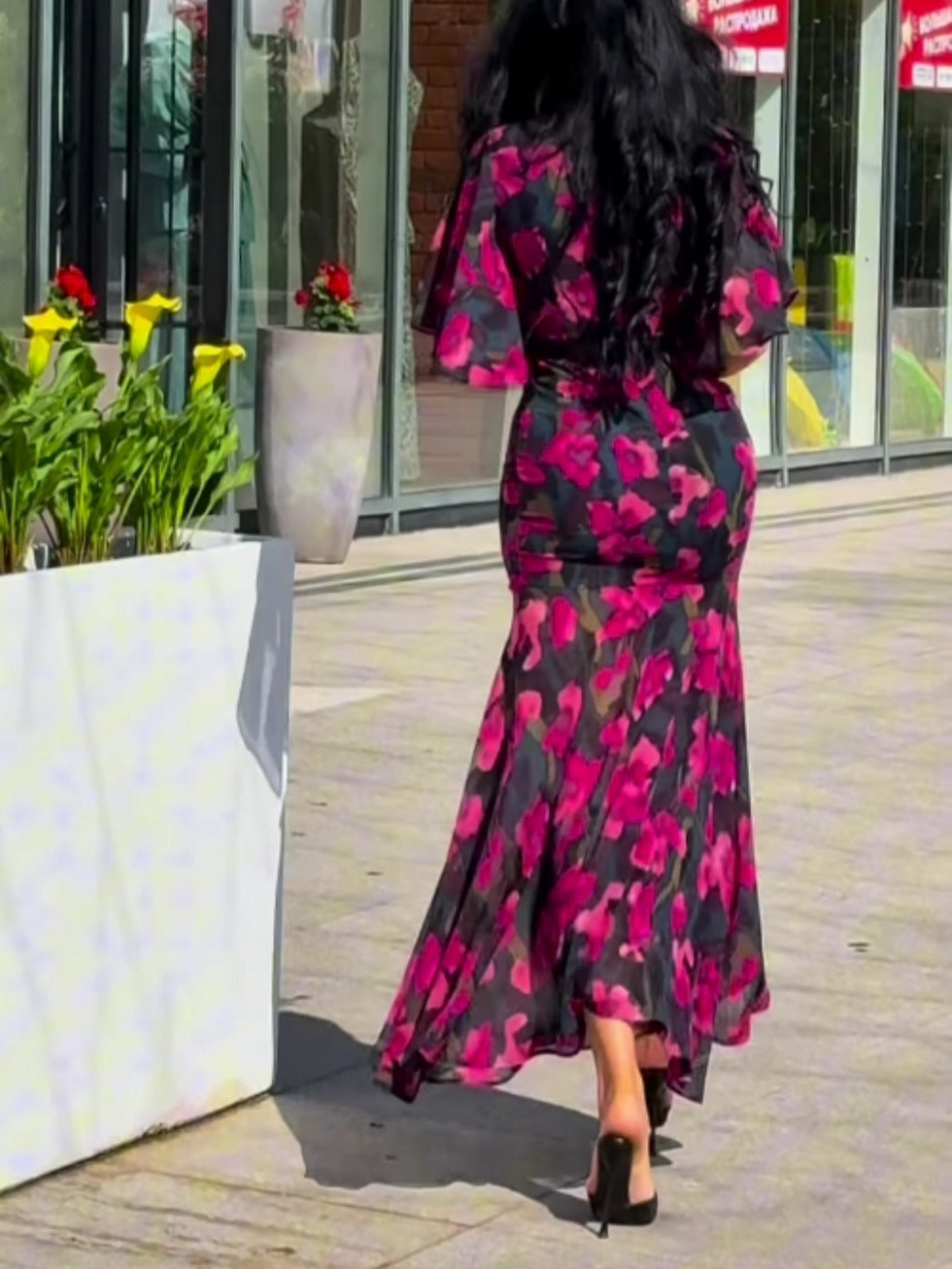 Robe imprimée rétro à col en V et manches trompette