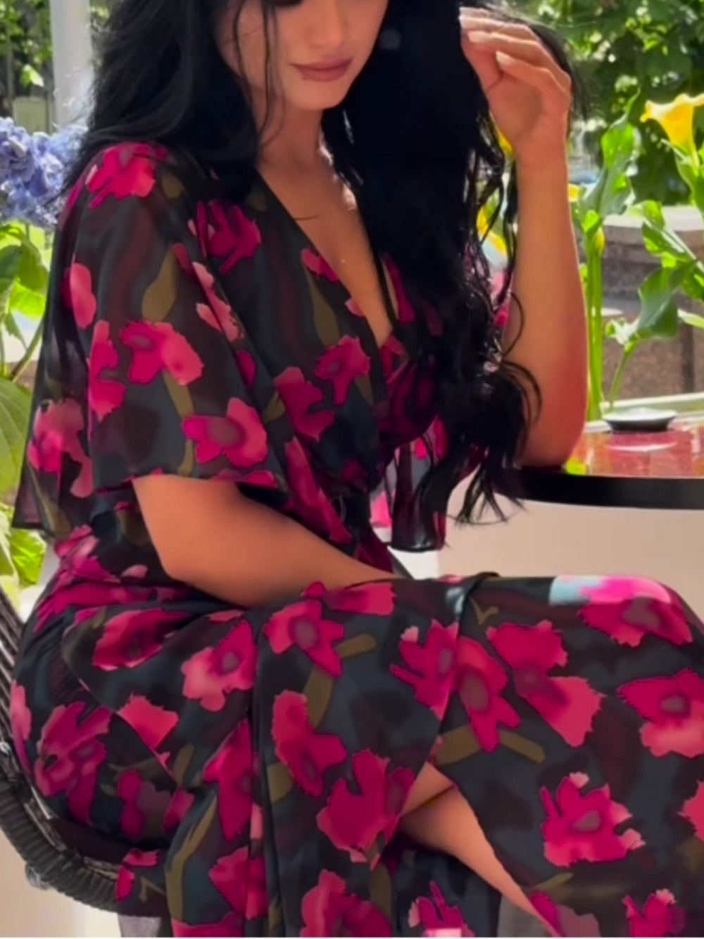 Robe imprimée rétro à col en V et manches trompette
