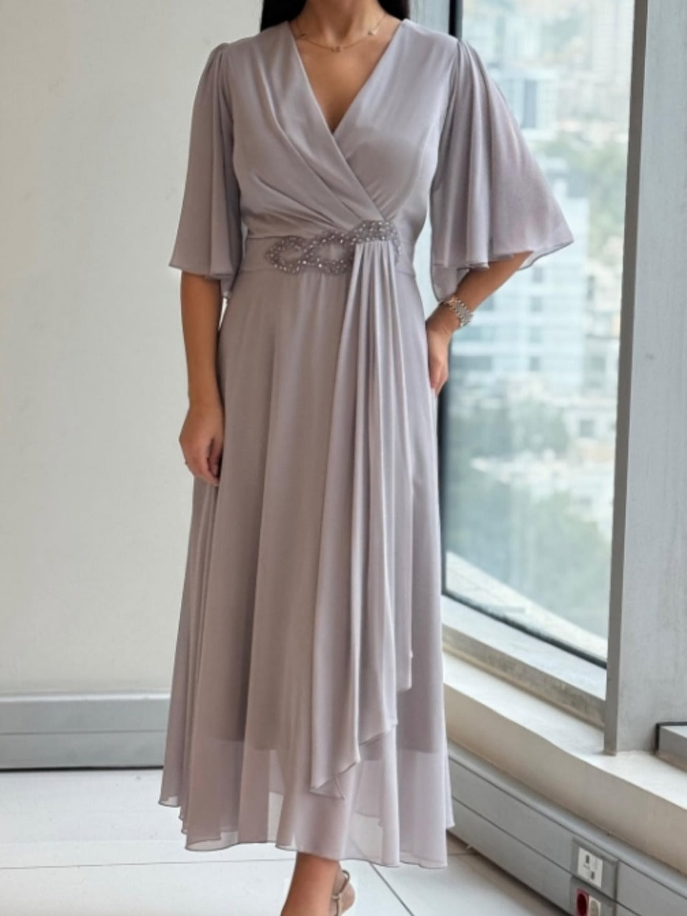 Robe longue élégante en mousseline à col en V