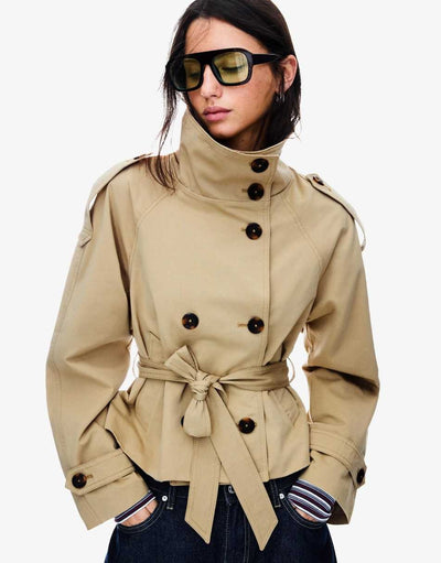 Trench-coat court