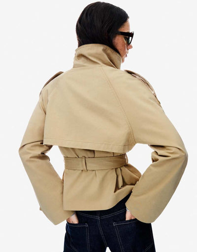 Trench-coat court
