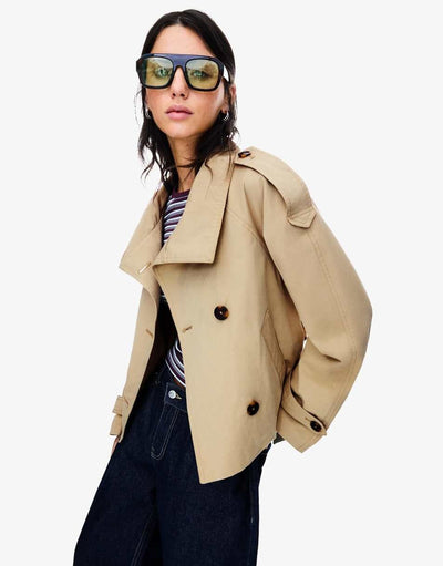Trench-coat court