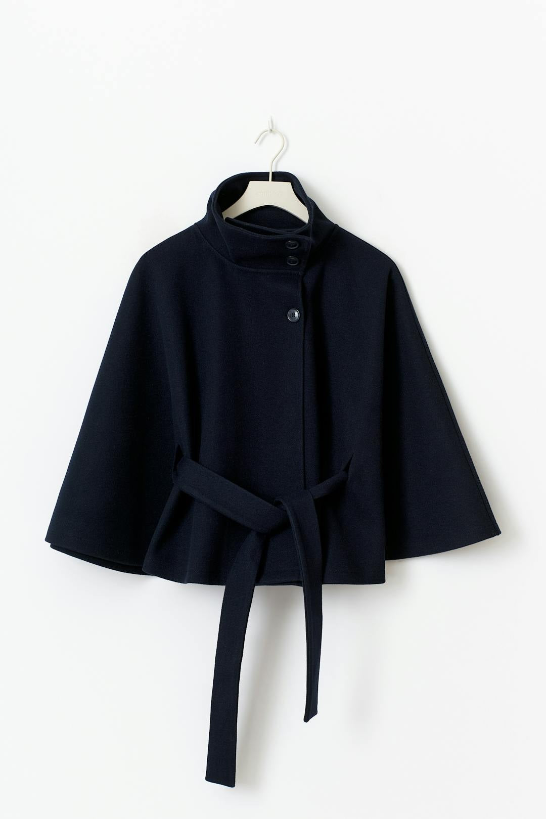 Veste cape à ceinture