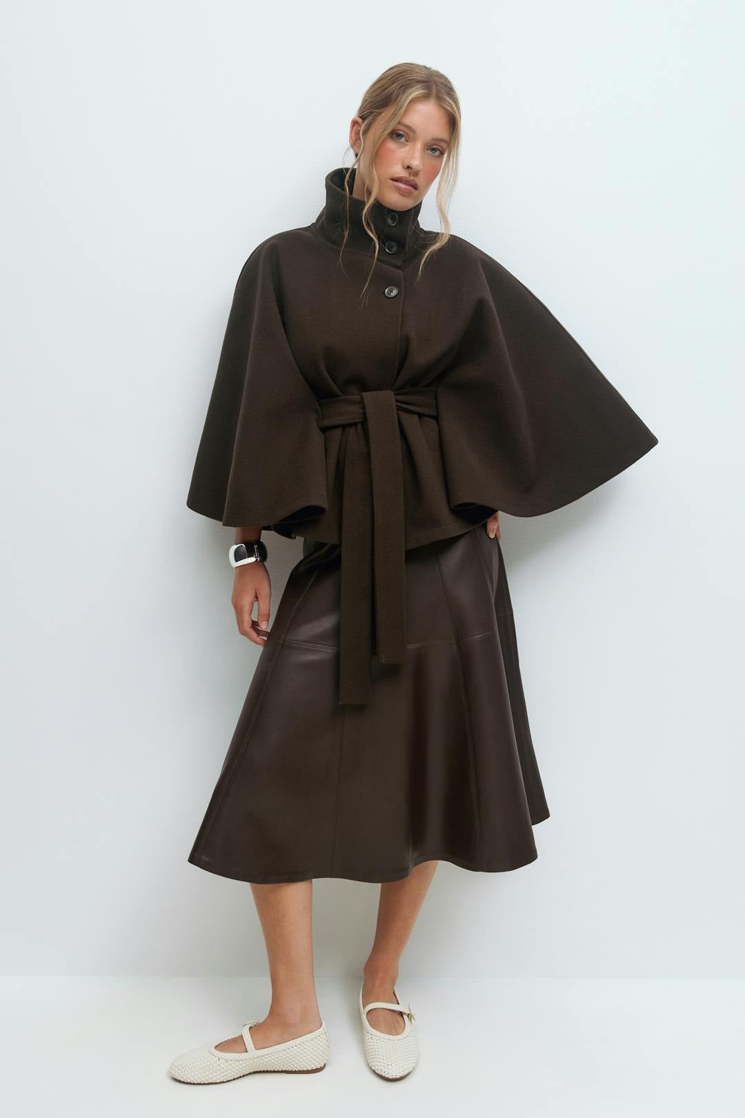 Veste cape à ceinture