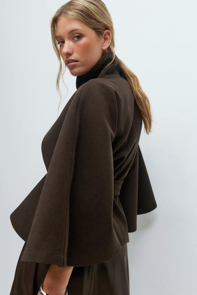 Veste cape à ceinture