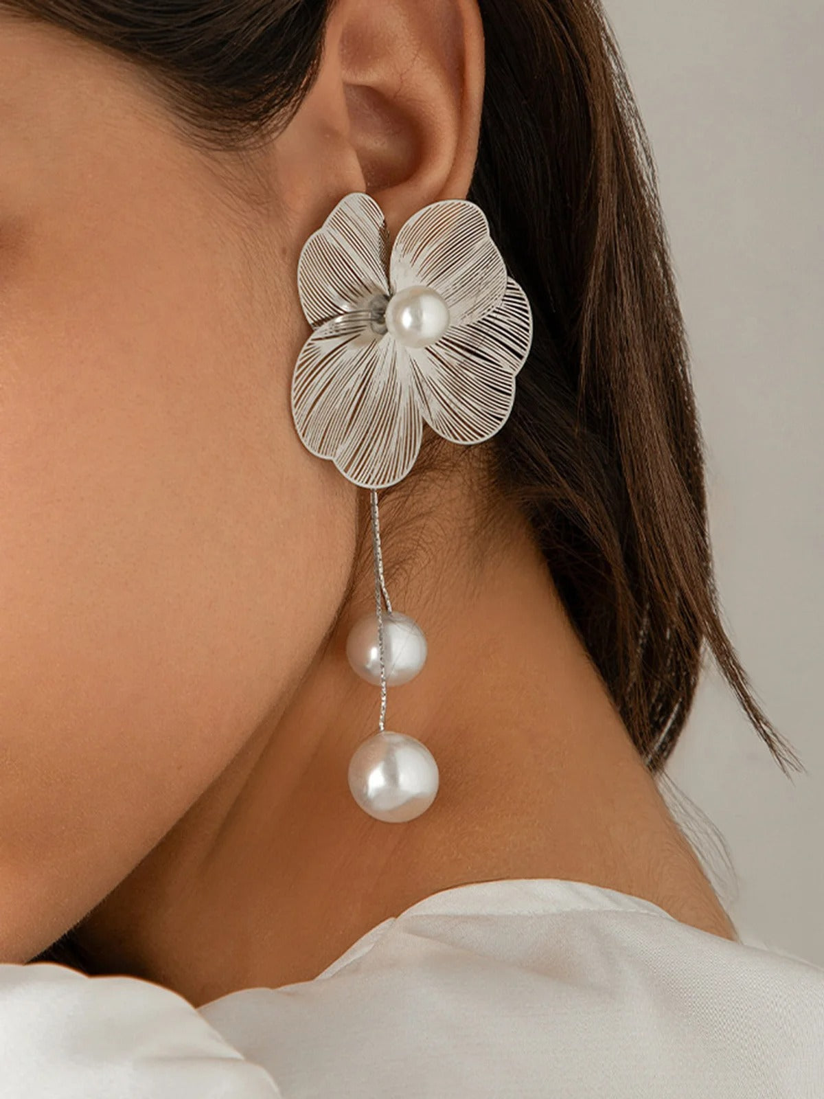 Boucles d'oreilles en perles et fleurs creuses