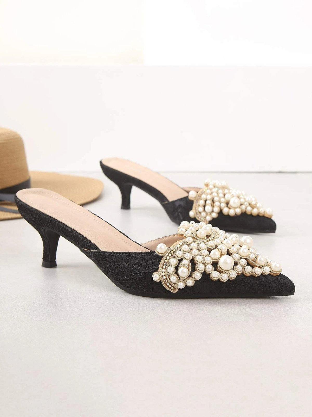 Élégantes mules à talon en perles