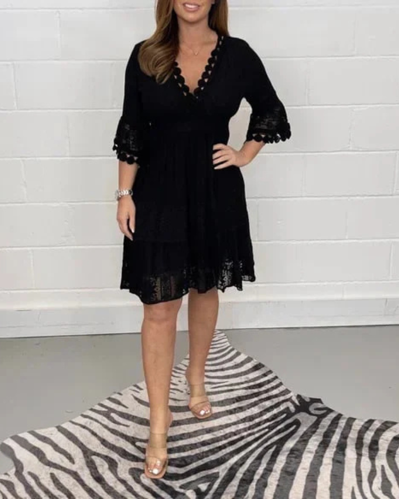 BERINDA – Robe en Dentelle Brodée