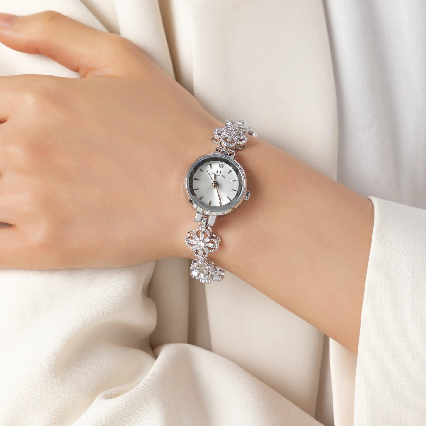 Elara™ | Montre Élégante à Finition Dorée et Design Ludique