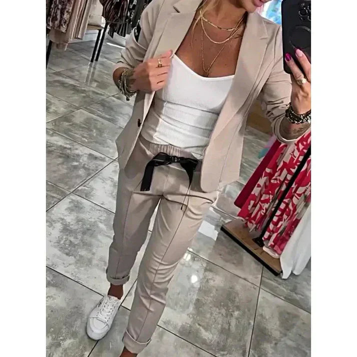 Lize| Un ensemble sur mesure avec une veste douce et un pantalon jogging confortable