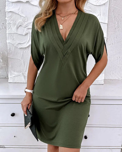 Robe femme – Tissu respirant – Coupe fluide – Décolleté en V froncé – Manches courtes