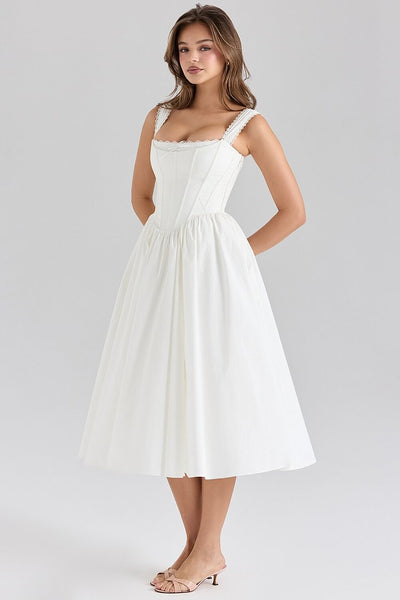 Conception de corset avec bretelles larges, robe midi unie