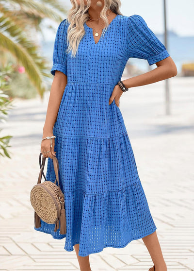Robe à manches courtes et col fendu