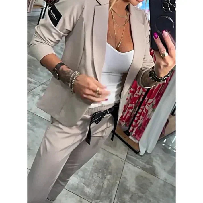 Lize| Un ensemble sur mesure avec une veste douce et un pantalon jogging confortable