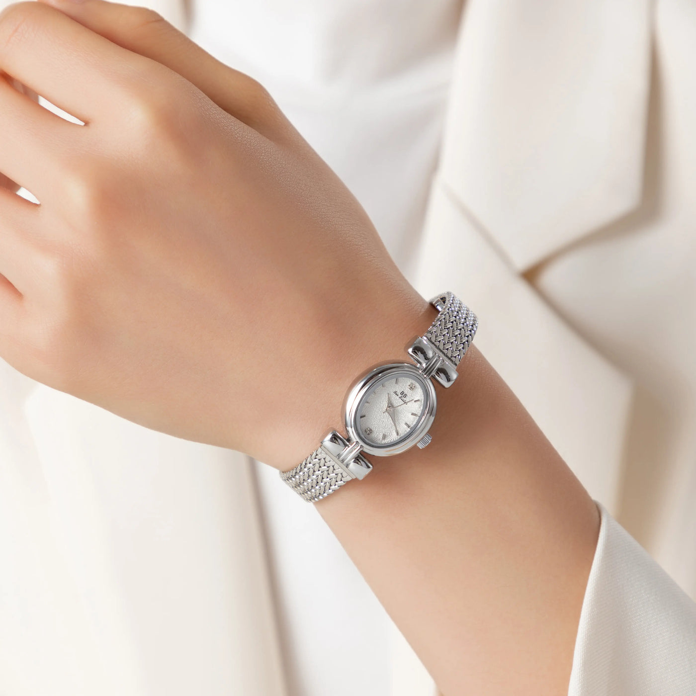 Mira™ | Montre Ovale Élégante