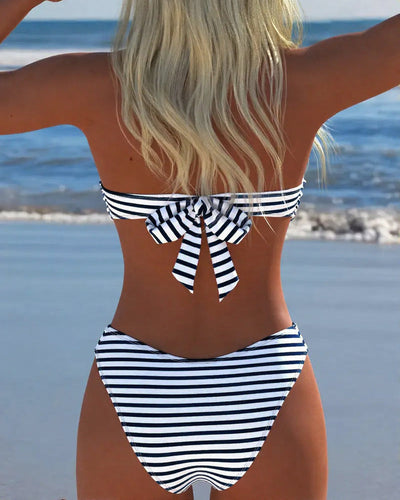 Maillot de bain à rayures triangle deux pièces
