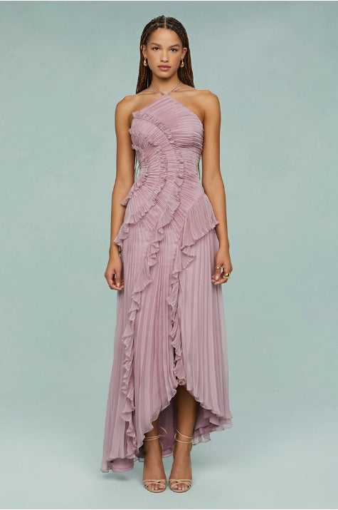 Maxi robe plissée avec ourlet et décolleté à volants