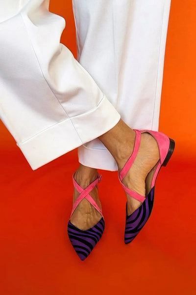 Zebrina™ | Ballerines zébrées à brides croisées et détails fuchsia