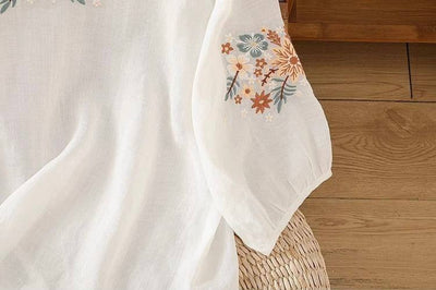 Haut brodé en coton de qualité supérieure