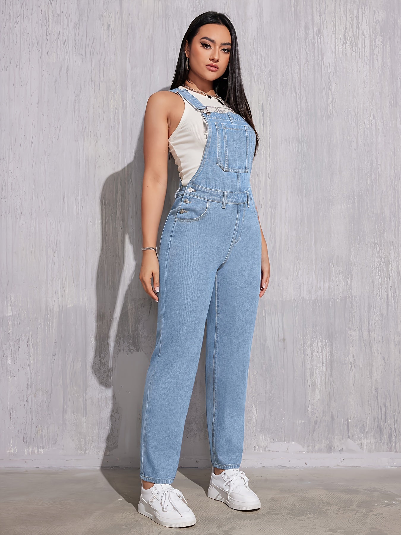 KRISTINE | Salopette en denim bleu clair à coupe régulière