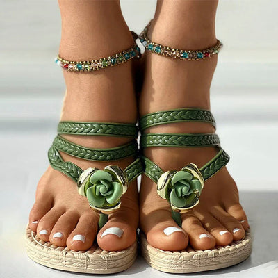 Sandales tressées élégantes avec détails floraux pour femmes