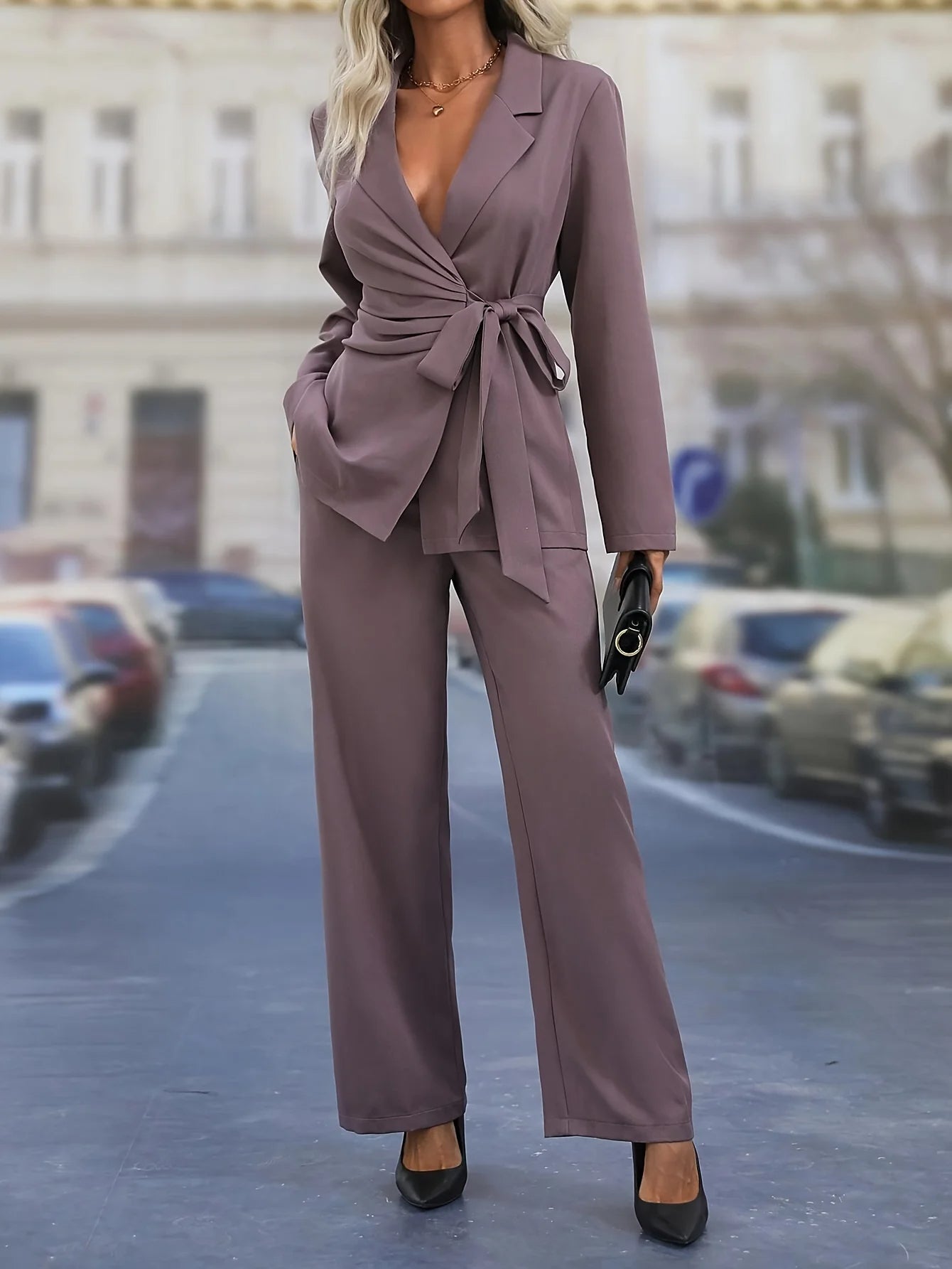 Ensemble femme blazer pantalon – Coupe ajustée – Taille nouée – Tissu respirant