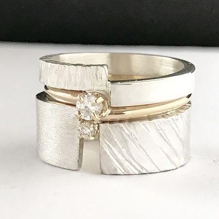 Bague vintage en argent et cristaux