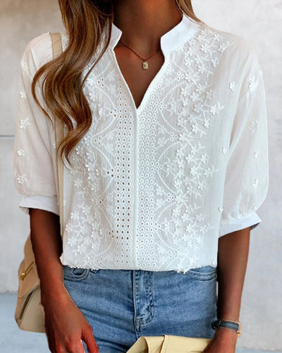 Blouse à col en V avec manches bouffantes et dentelle
