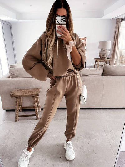 Karina - Ensemble stylisé à capuche et pantalon de survêtement pour femmes