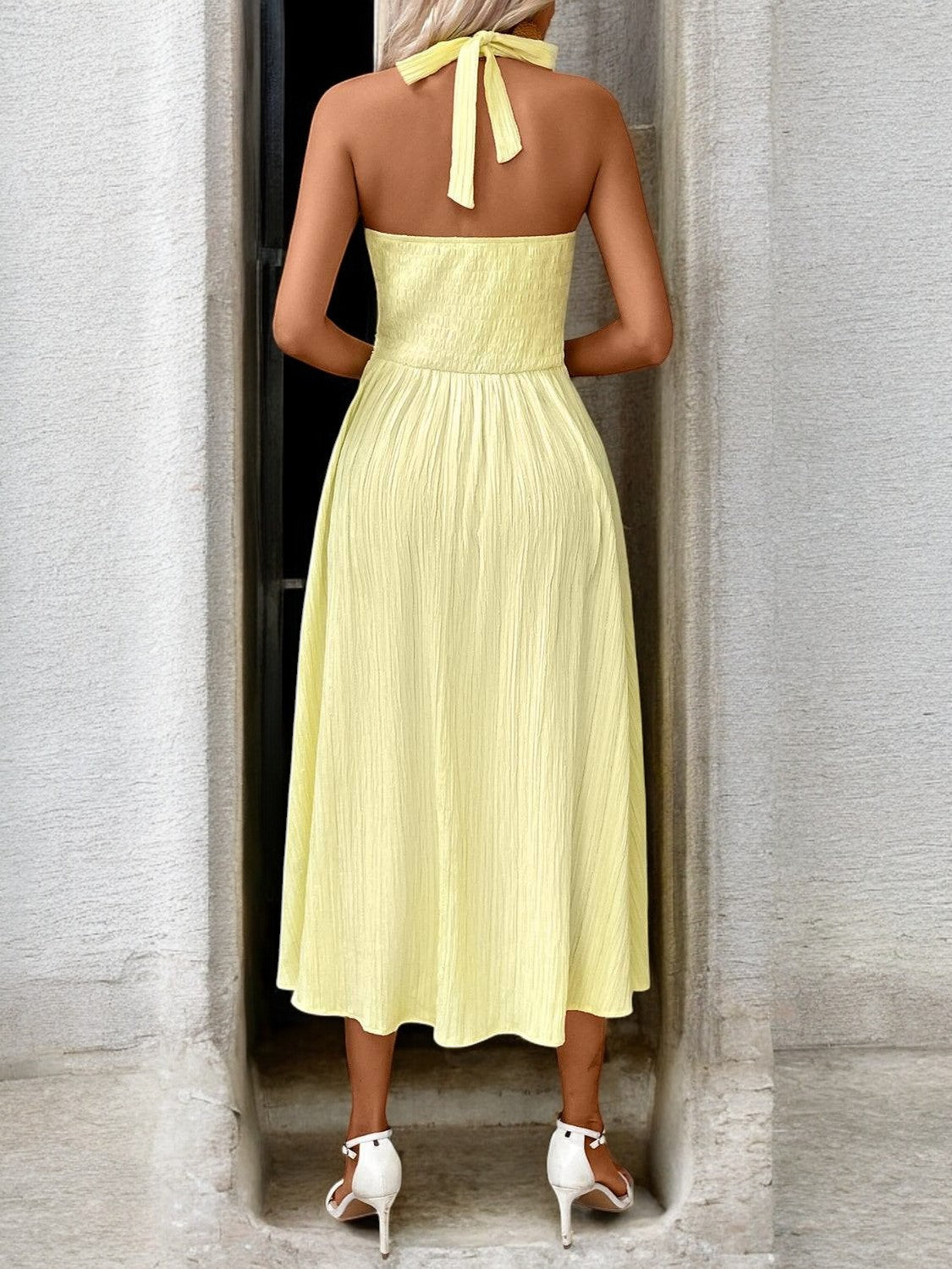 Isabelle - Robe Midi Halter Neck En Tissu Léger